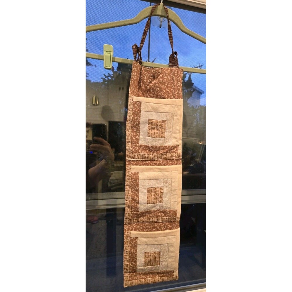 Vintage Hanging Rectangular Wall 3 Pocket Quilt Log Cabin Storage Neutral Scheme